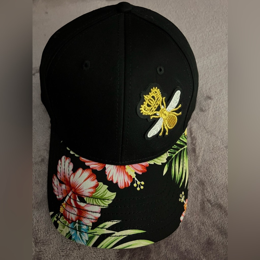 NEW never worn Hawaiian Queen Bee 🐝 5 panel hat